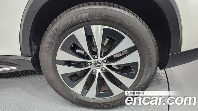 Mercedes-Benz GLE-Class 2024 — Photo 31/34