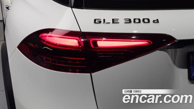 Mercedes-Benz GLE-Class 2024 — Photo 22/34