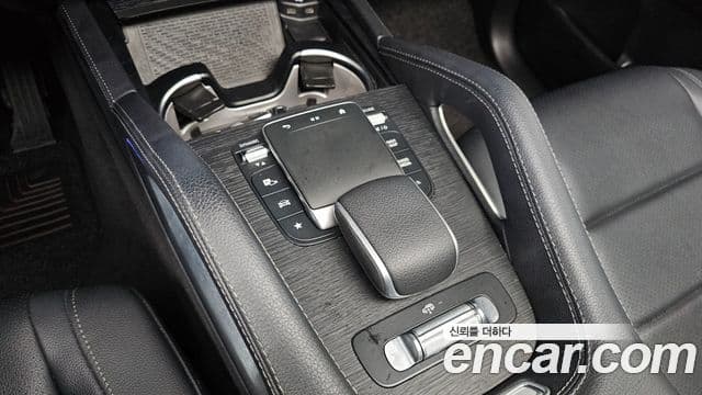 Mercedes-Benz GLE-Class 2024 — Photo 3/34