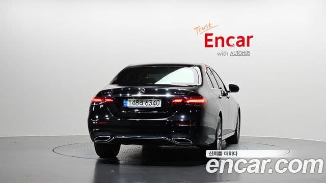 Mercedes-Benz E-Class 2022 — ფოტო 4/20