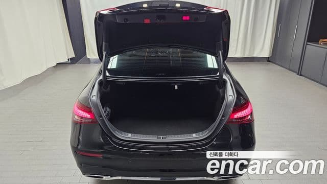 Mercedes-Benz E-Class 2022 — ფოტო 17/20