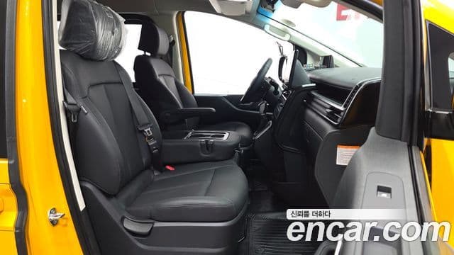 Hyundai Staria 2026 — Photo 22/33