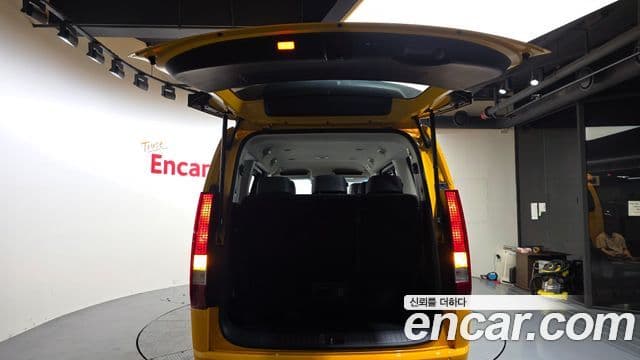 Hyundai Staria 2026 — Photo 17/33