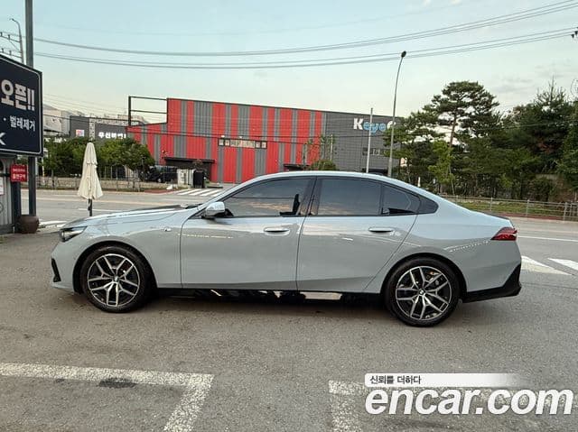 BMW 5 Series 2025 — Фото 1/14