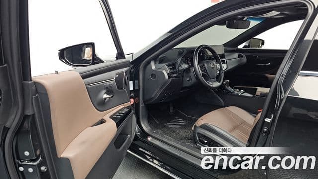 Lexus ES300h 2025 — Şəkil 9/20