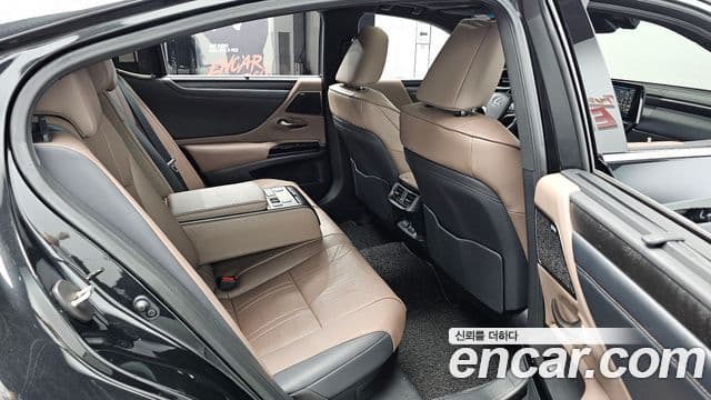 Lexus ES300h 2025 — Şəkil 13/20