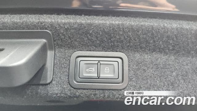 Audi A6 2021 — ფოტო 17/20