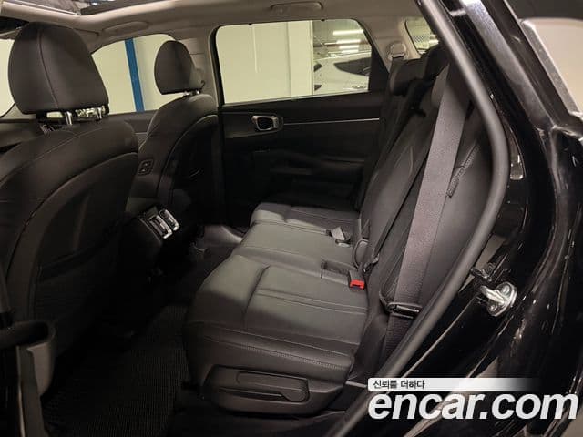 Kia Sorento 2023 — Şəkil 17/20