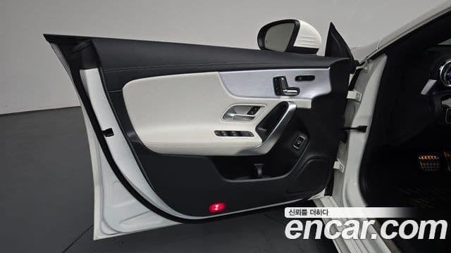 Mercedes-Benz CLA-Class 2020 — Photo 4/30