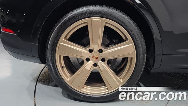 Porsche Cayenne 2025 — Photo 28/37