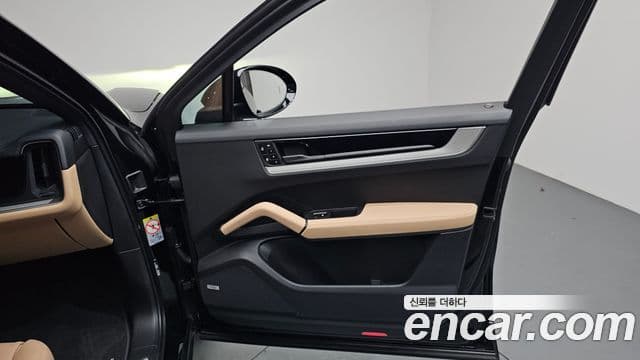 Porsche Cayenne 2025 — Photo 29/37