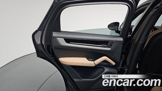 Porsche Cayenne 2025 — Photo 11/37