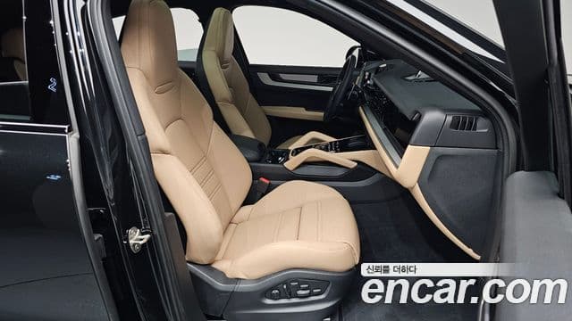 Porsche Cayenne 2025 — Photo 20/37