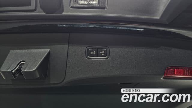 Porsche Cayenne 2025 — Photo 24/37