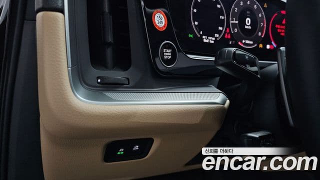 Porsche Cayenne 2025 — Photo 19/37
