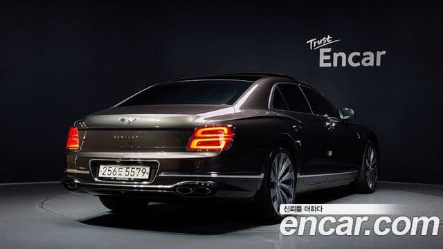 Bentley Flying Spur 2022 — Фото 2/20