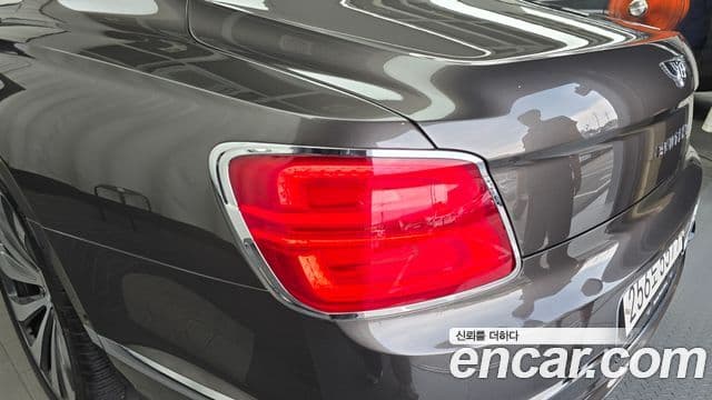 Bentley Flying Spur 2022 — ფოტო 1/34