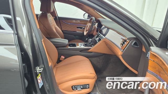 Bentley Flying Spur 2022 — ფოტო 34/34