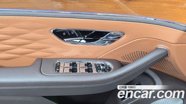 Bentley Flying Spur 2022 — ფოტო 21/34