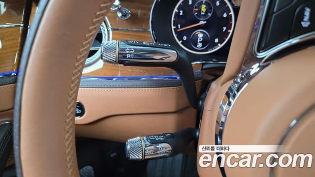 Bentley Flying Spur 2022 — ფოტო 28/34