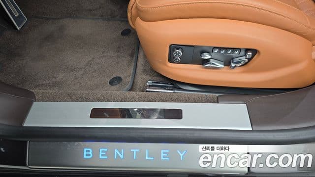 Bentley Flying Spur 2022 — ფოტო 16/34