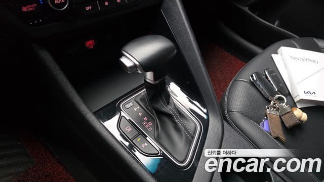Kia Niro 2021 — ფოტო 9/20