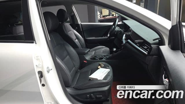 Kia Niro 2021 — ფოტო 11/20