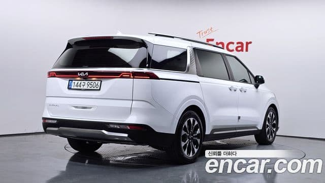 Kia Carnival 2021 — ფოტო 2/20