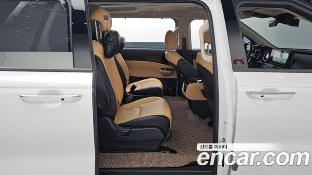 Kia Carnival 2021 — ფოტო 11/20