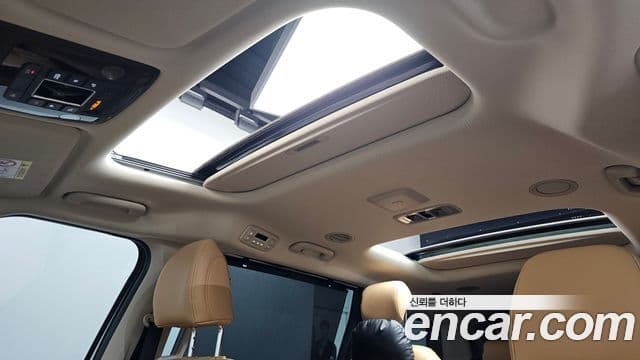 Kia Carnival 2021 — ფოტო 16/20