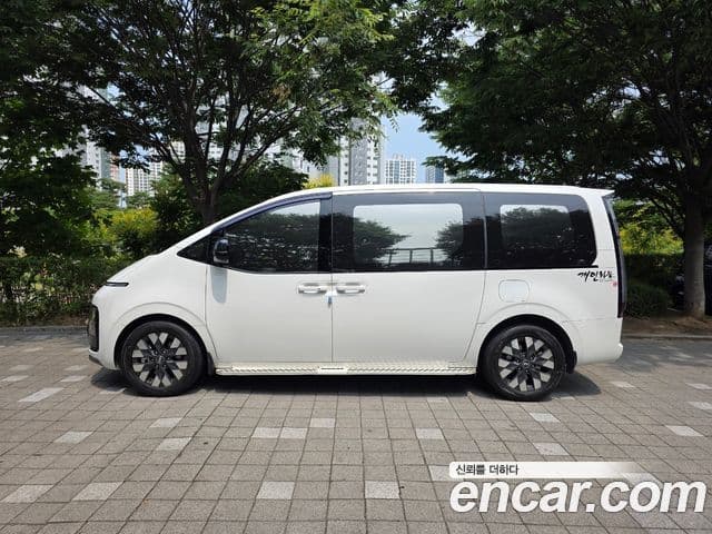 Hyundai Staria 2025 — ფოტო 1/12