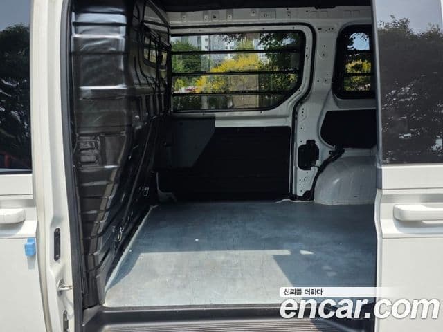Hyundai Staria 2025 — ფოტო 5/12