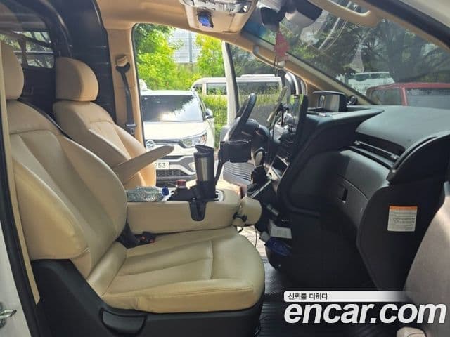 Hyundai Staria 2025 — ფოტო 7/12
