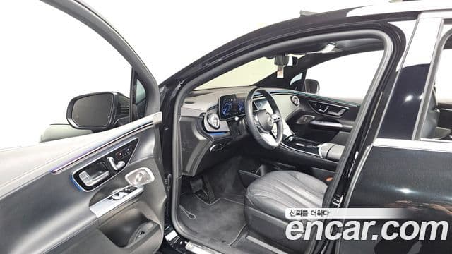 Mercedes-Benz EQE SUV 2023 — ფოტო 27/33