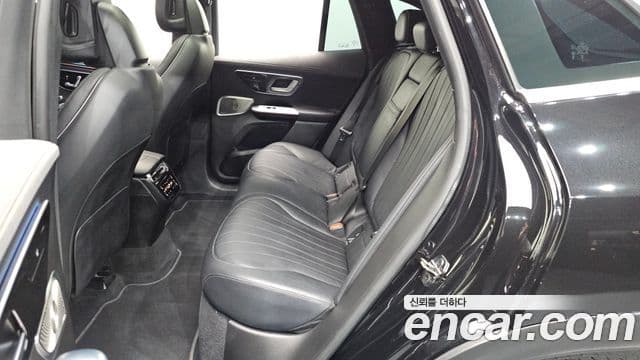 Mercedes-Benz EQE SUV 2023 — ფოტო 28/33