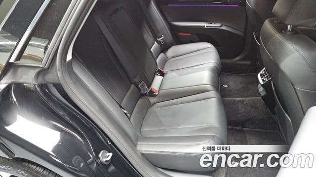 Hyundai Grandeur 2023 — ფოტო 11/20