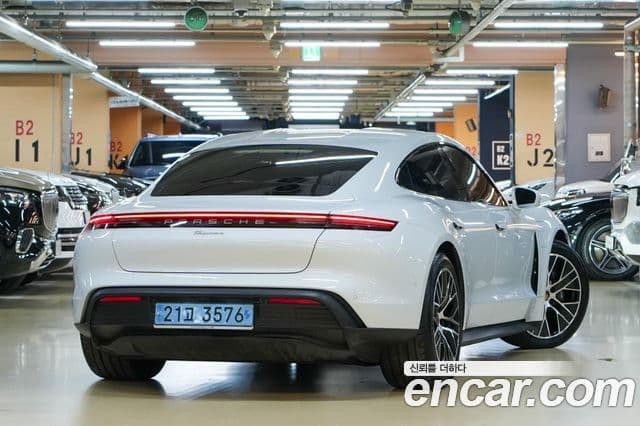 Porsche Taycan 2022 — Photo 12/20