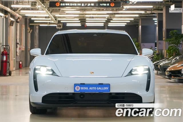 Porsche Taycan 2022 — Photo 18/20