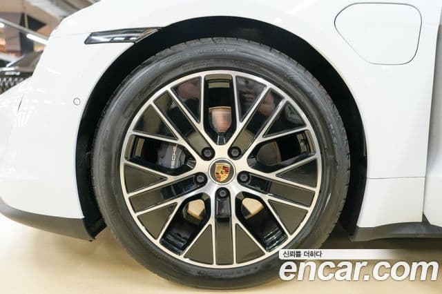 Porsche Taycan 2022 — Photo 9/20
