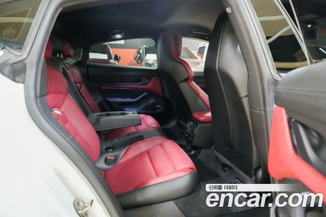 Porsche Taycan 2022 — Photo 7/20