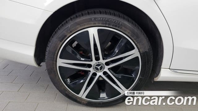 Mercedes-Benz C-Class 2019 — фото 4 из 20