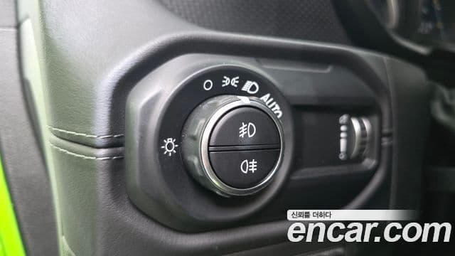 Jeep Wrangler 2025 — ფოტო 17/20