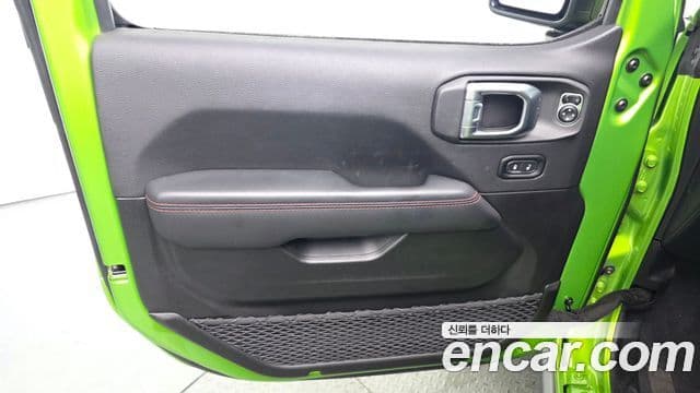 Jeep Wrangler 2025 — Photo 30/31