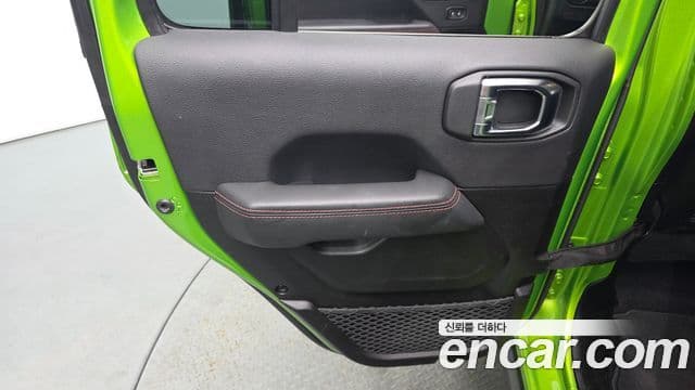 Jeep Wrangler 2025 — Photo 17/31