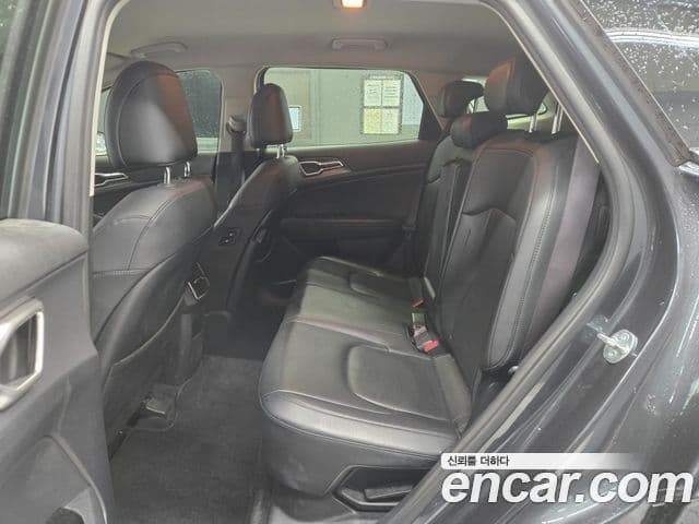 Kia Sportage 2023 — Şəkil 6/10
