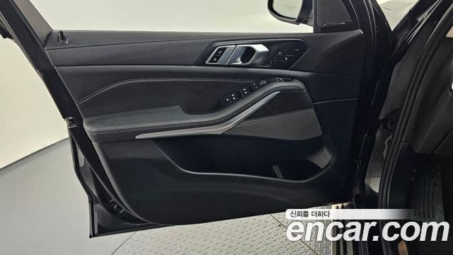 BMW X5 2023 — Photo 32/41