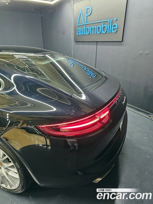 Porsche Panamera 2018 — ფოტო 4/20
