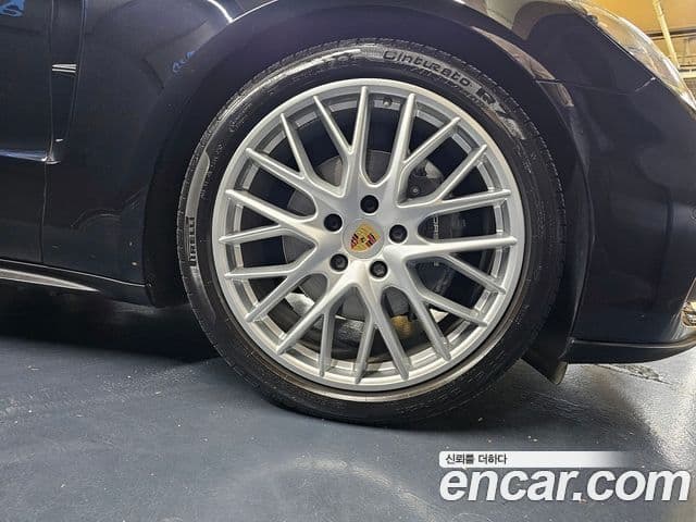Porsche Panamera 2018 — ფოტო 11/20