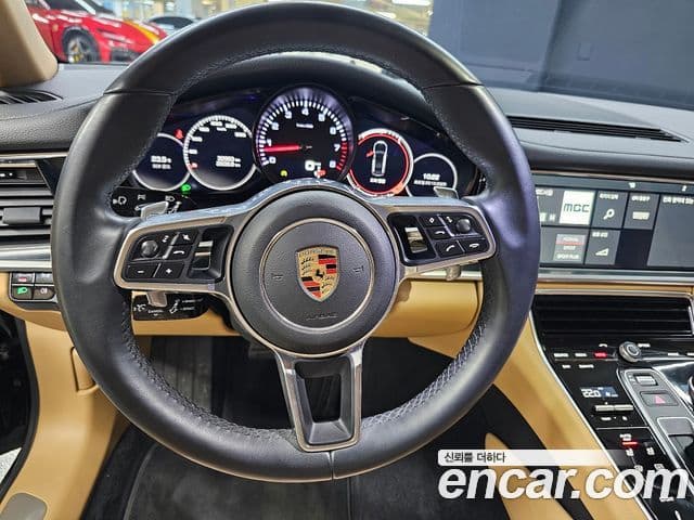 Porsche Panamera 2018 — ფოტო 19/20