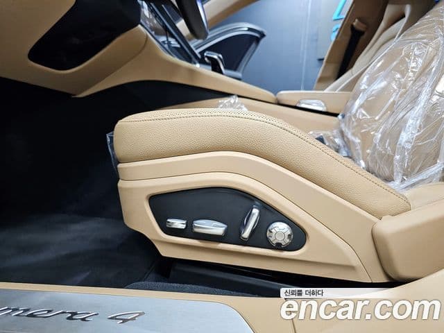 Porsche Panamera 2018 — ფოტო 16/20
